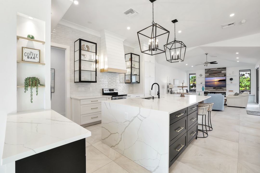 910 Ivory Ct, Marco Island, FL 34145