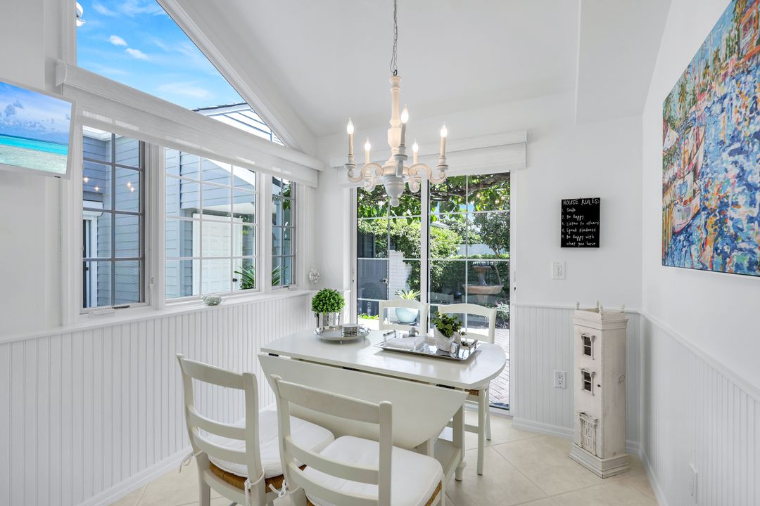 635 Bridge Way Ln, Naples, FL 34108