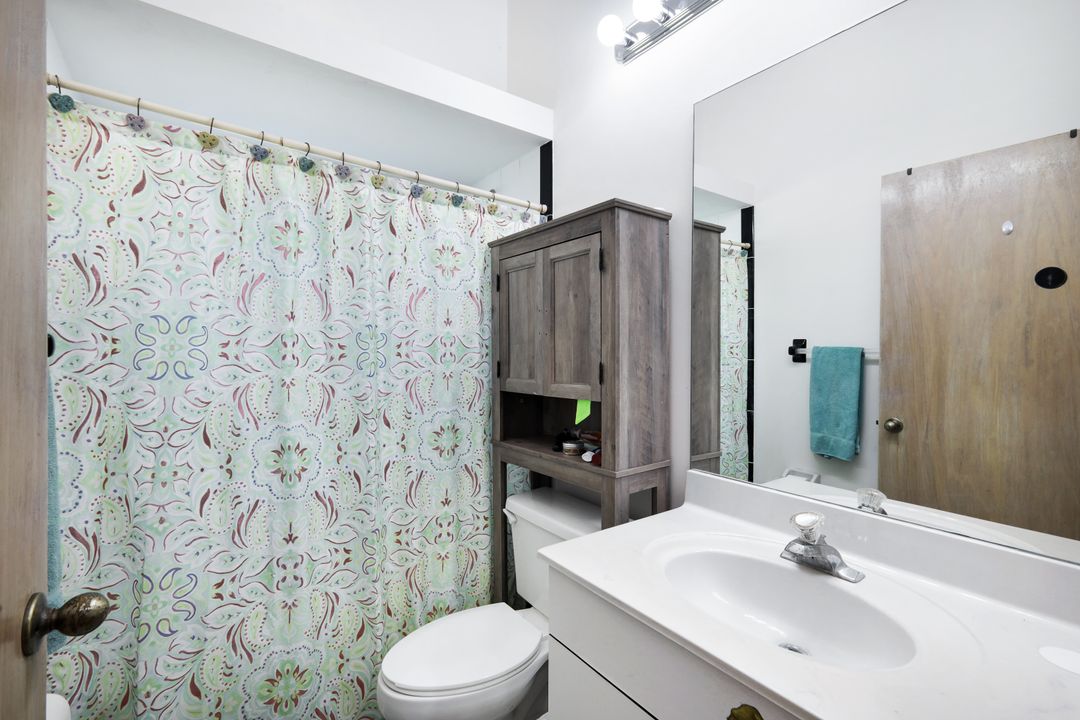 161 20th Ave NW, Naples, FL 34120