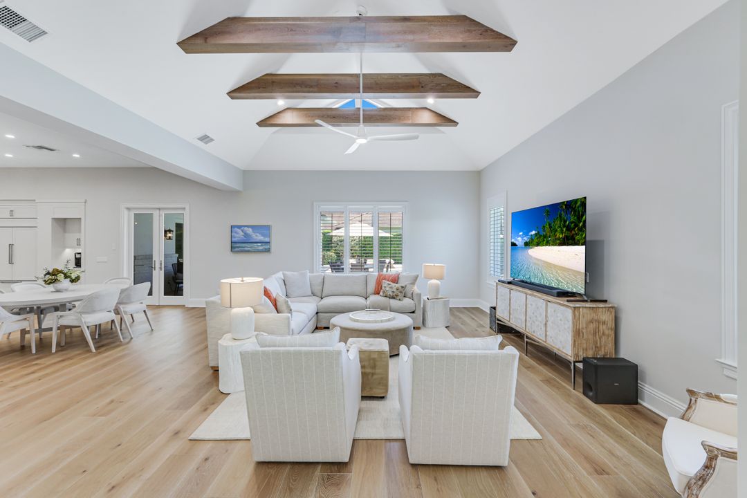641 Pine Ct, Naples, FL 34102