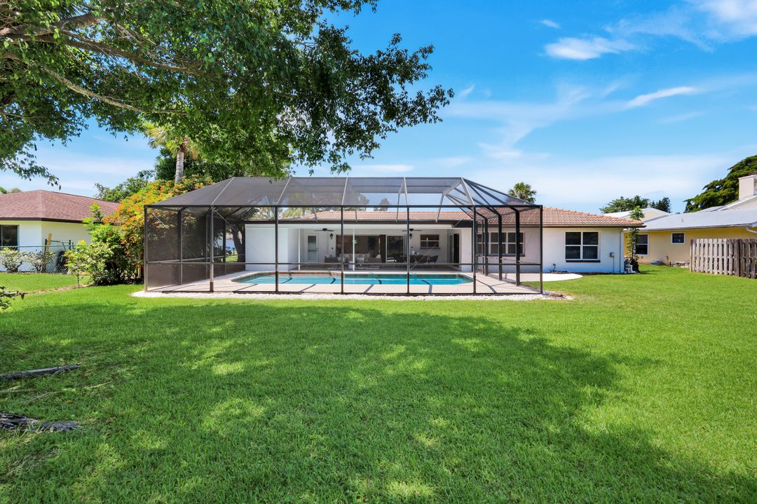 675 Pompano Dr, Naples, FL 34110