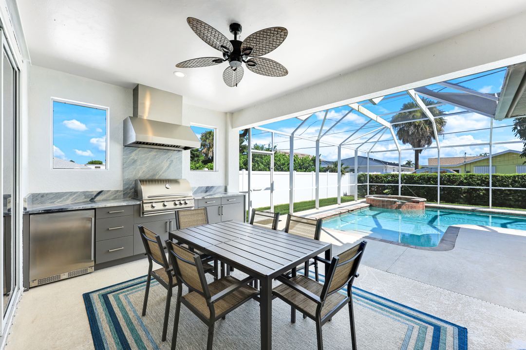 587 97th Ave N, Naples, FL 34108