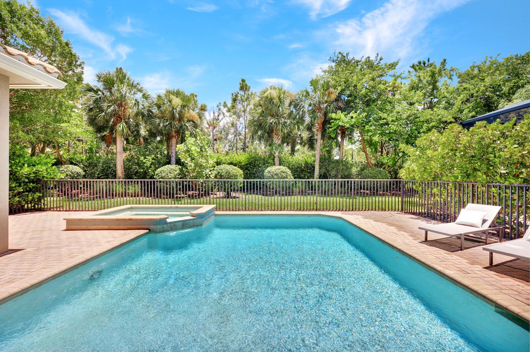 13750 Callisto Ave, Naples, FL 34109