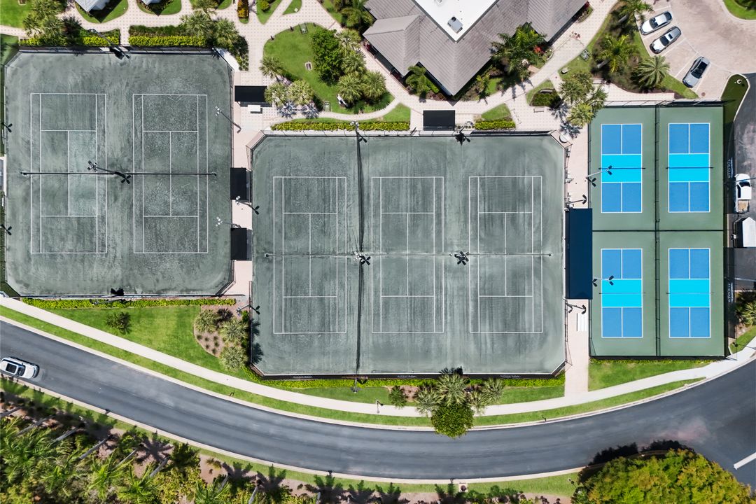 315 Dunes Blvd #707, Naples, FL 34110
