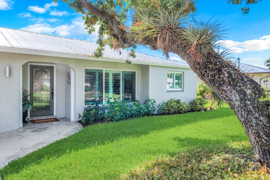27984 Carl Cir, Bonita Springs, FL 34135