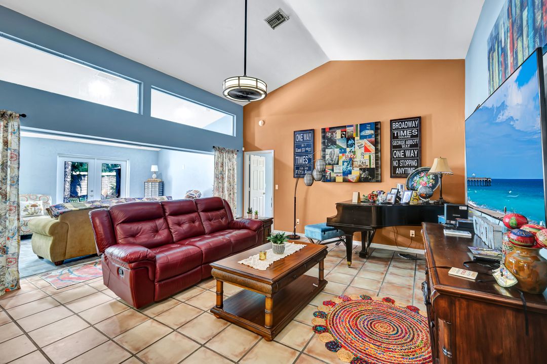 350 Henley Dr, Naples, FL 34104