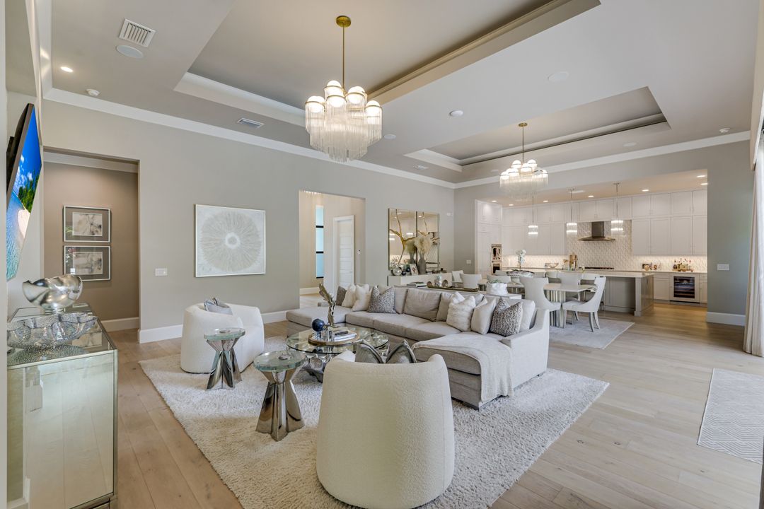 760 Park Shore Dr, Naples, FL 34103