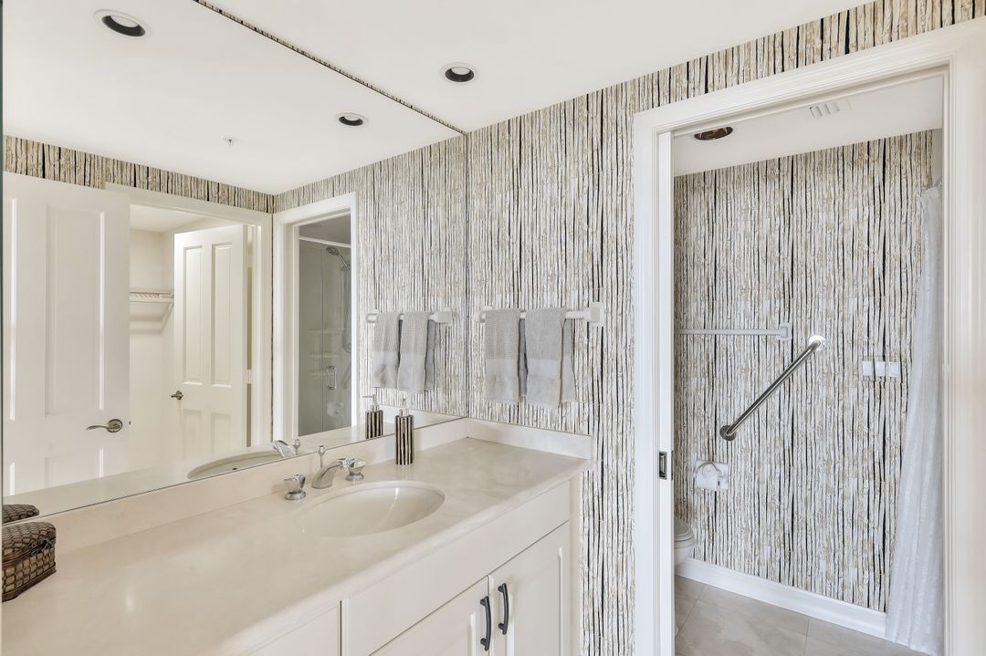 8171 Bay Colony Dr #1704, Naples, FL 34108