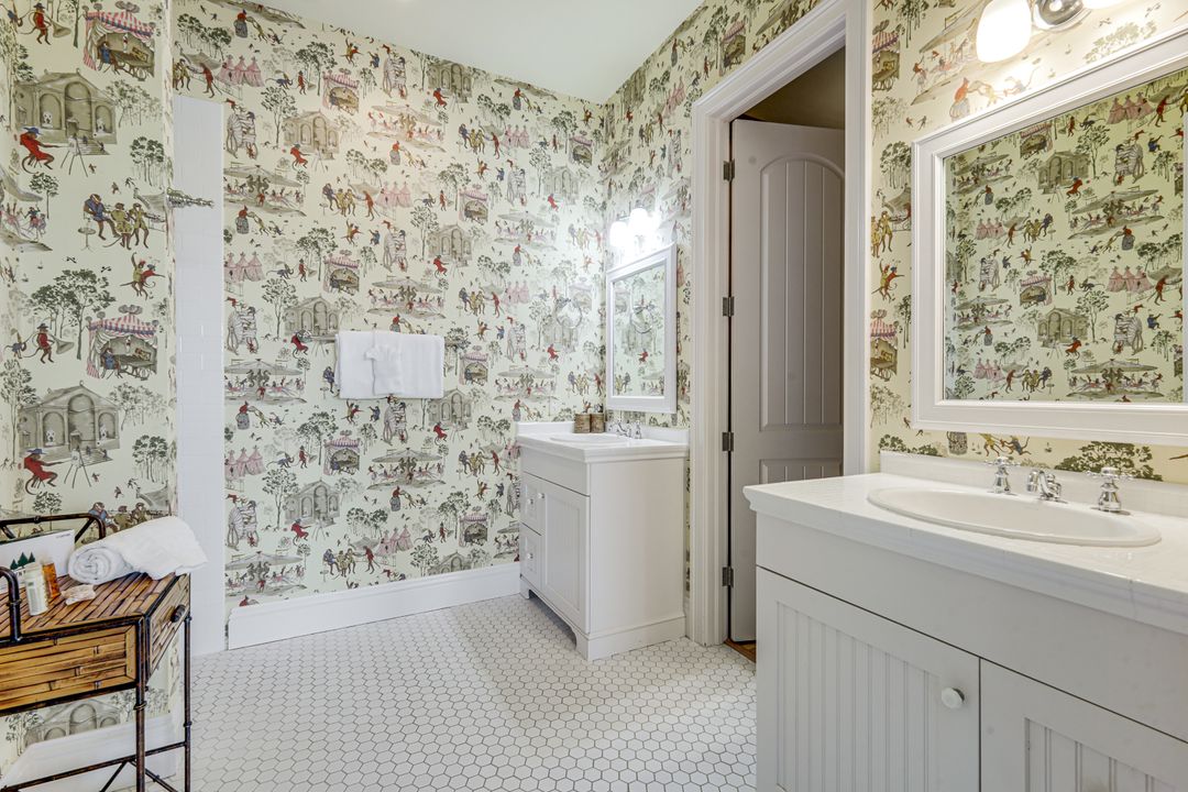 16211 Captiva Dr, Captiva, FL 33924