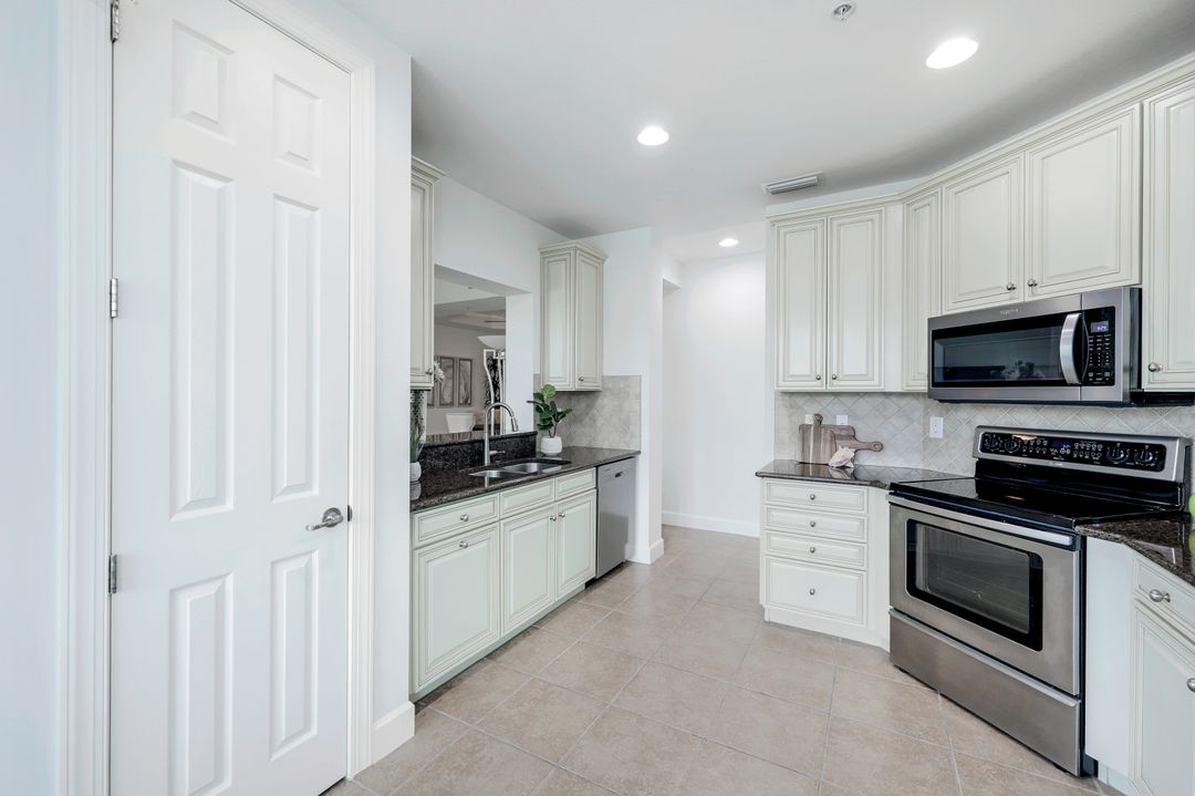 9220 Quartz Ln #101, Naples, FL 34120