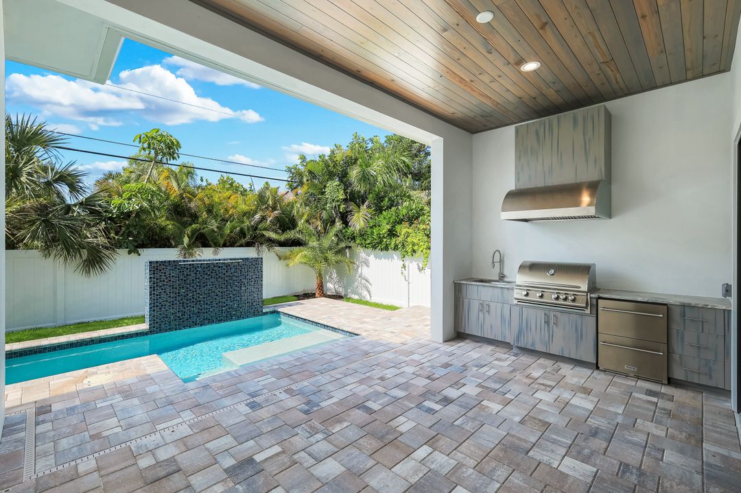 668 93rd Ave N, Naples, FL 34108