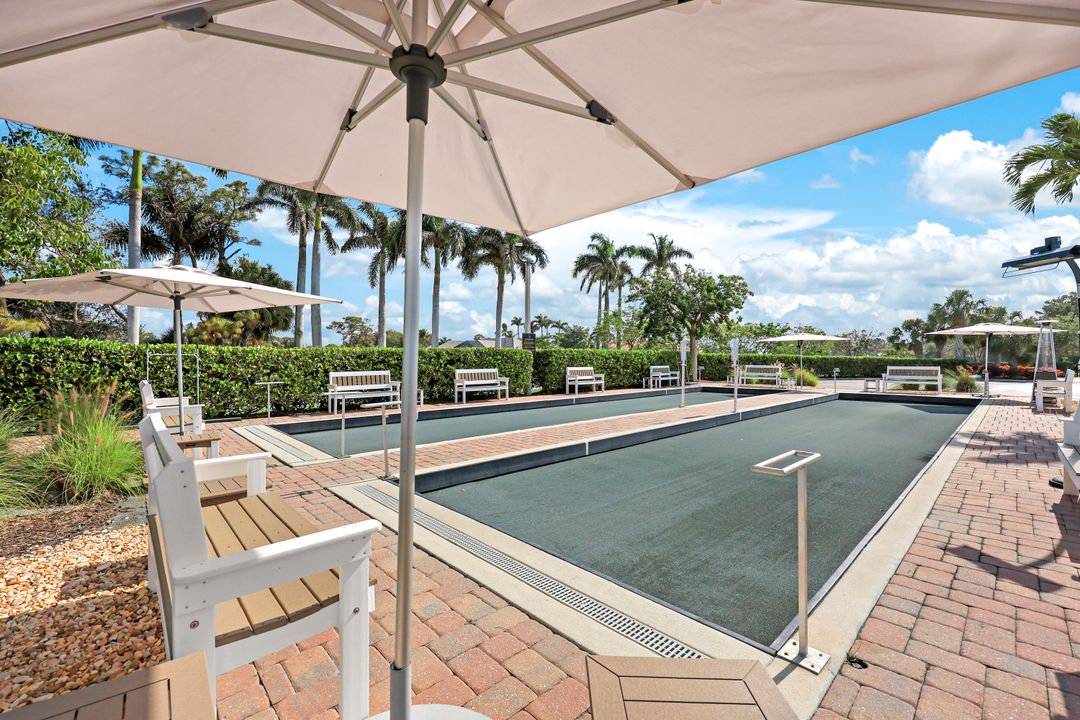 253 Cheshire Way, Naples, FL 34110