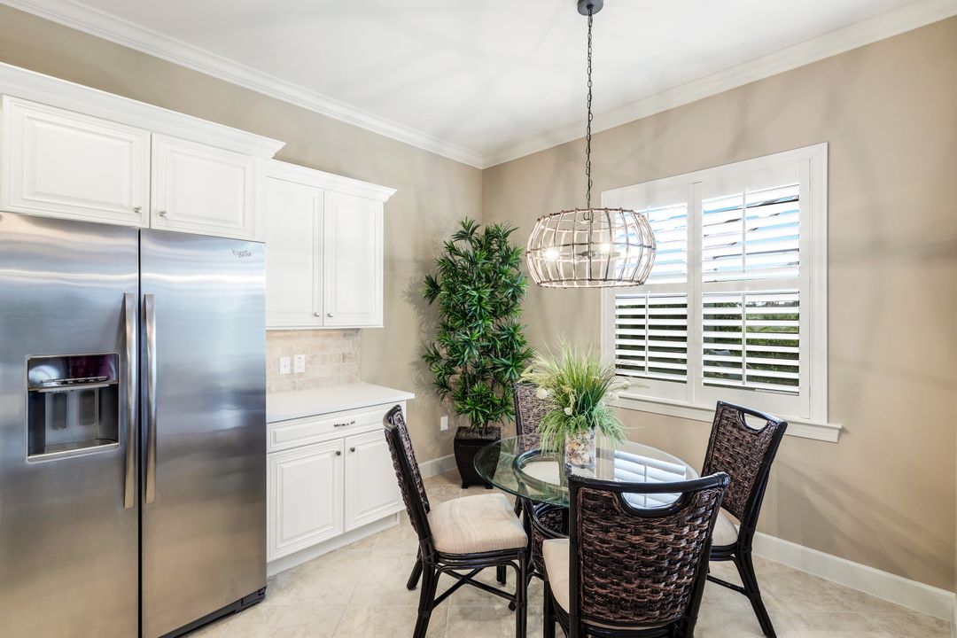 9112 Siesta Bay Dr, Naples, FL 34120