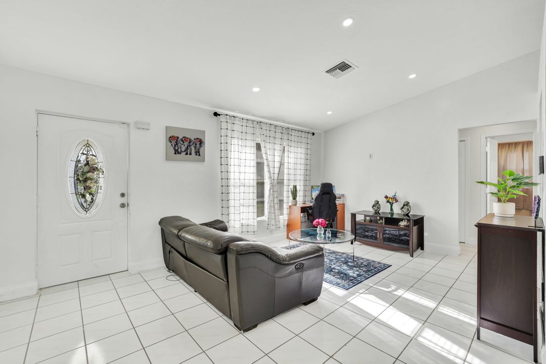 2540 47th Terrace SW, Naples, FL 34116