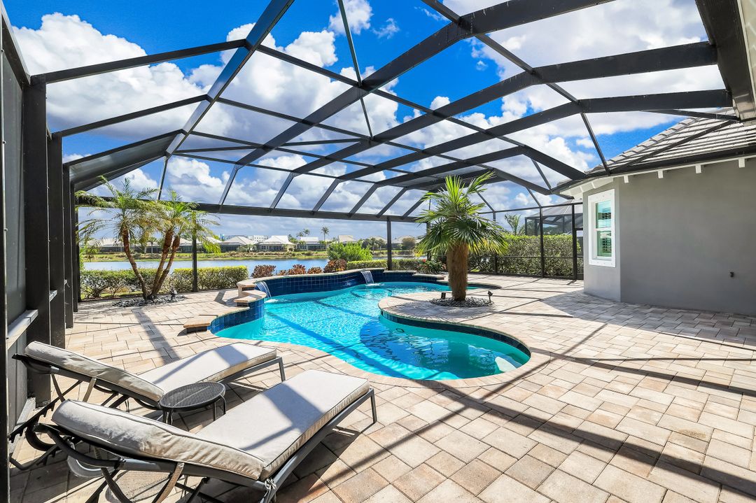 5052 Martinique Dr, Naples, FL 34113