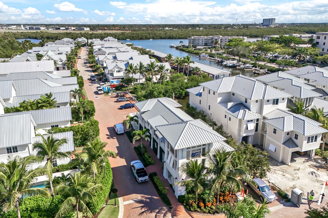 91 14th St S, Naples, FL 34102