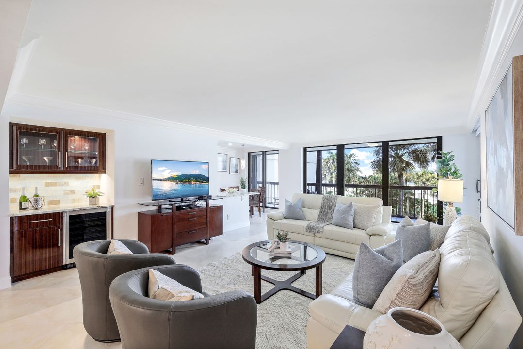 4551 Gulf Shore Blvd N  #301, Naples, FL 34103