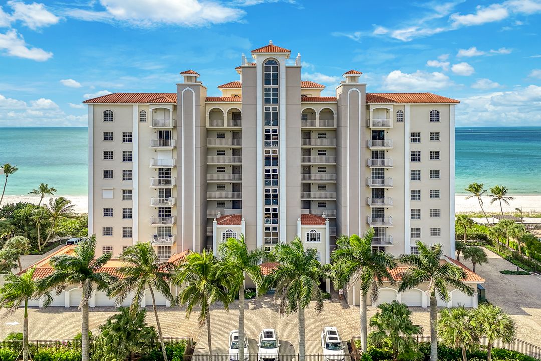 9577 Gulf Shore Dr #704, Naples, FL 34108