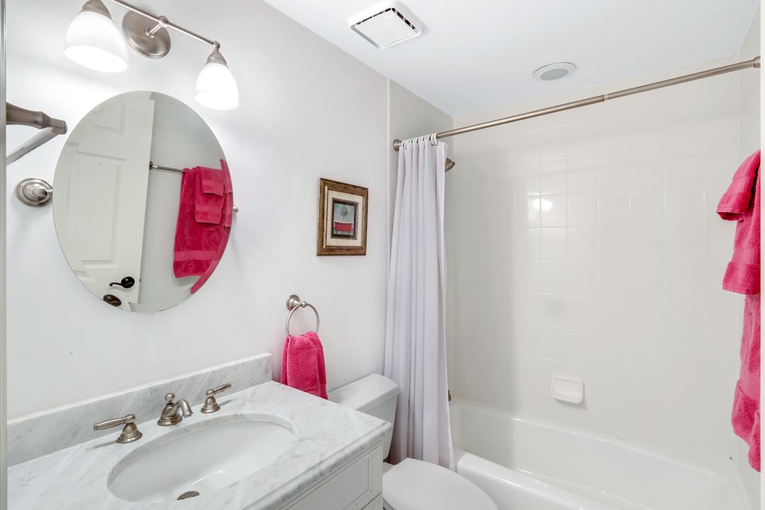 8453 Abbington Cir #811, Naples, FL 34108