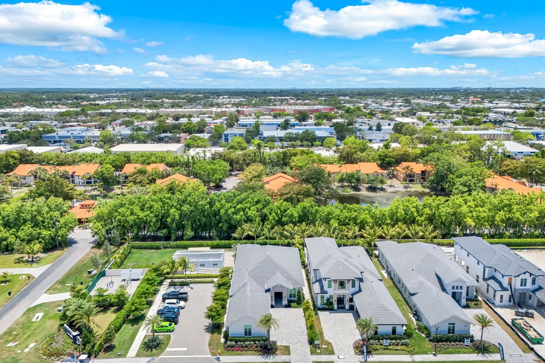 6630 Palisades Ave, Naples, FL 34109