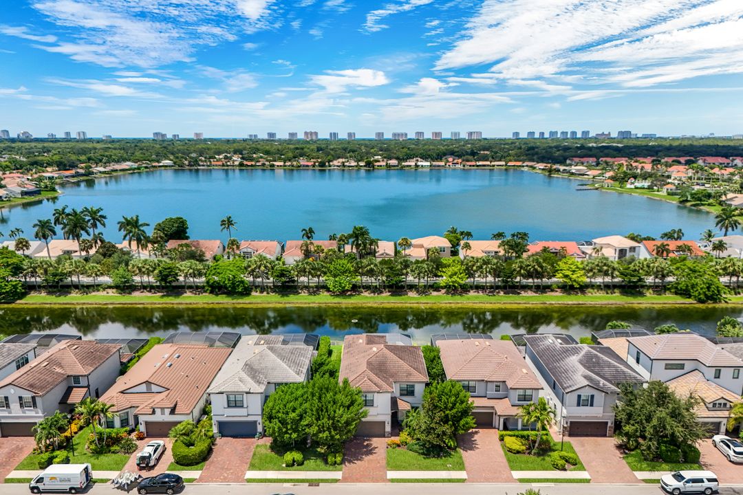 7209 Wilton Dr N, Naples, FL 34109