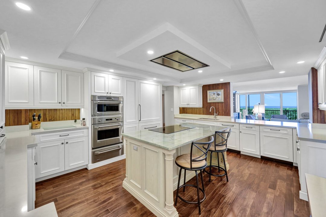 5601 Turtle Bay Dr #404, Naples, FL 34108