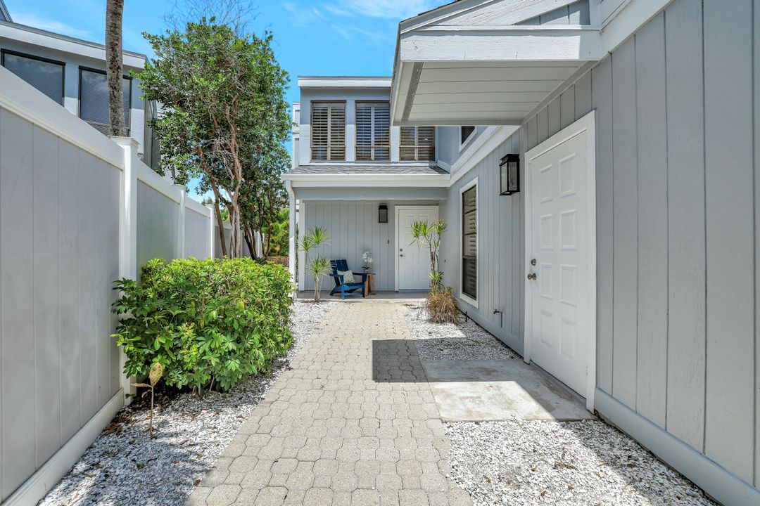 206 Woodshire Ln, Naples, FL 34105