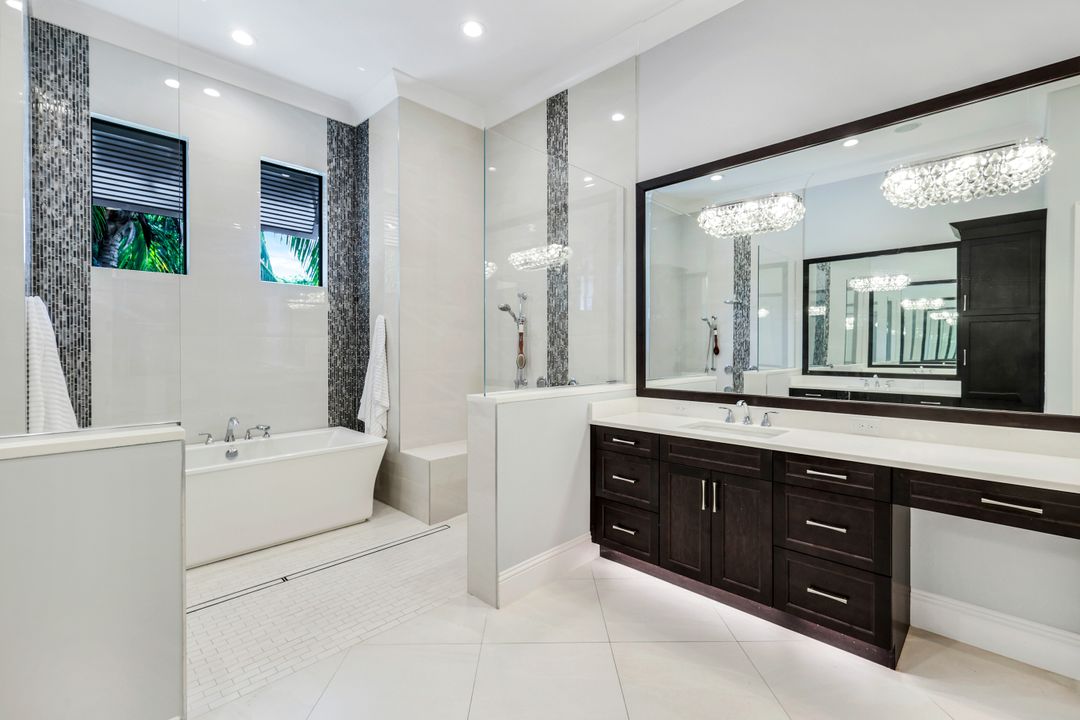 5861 Napa Woods Way, Naples, FL 34116