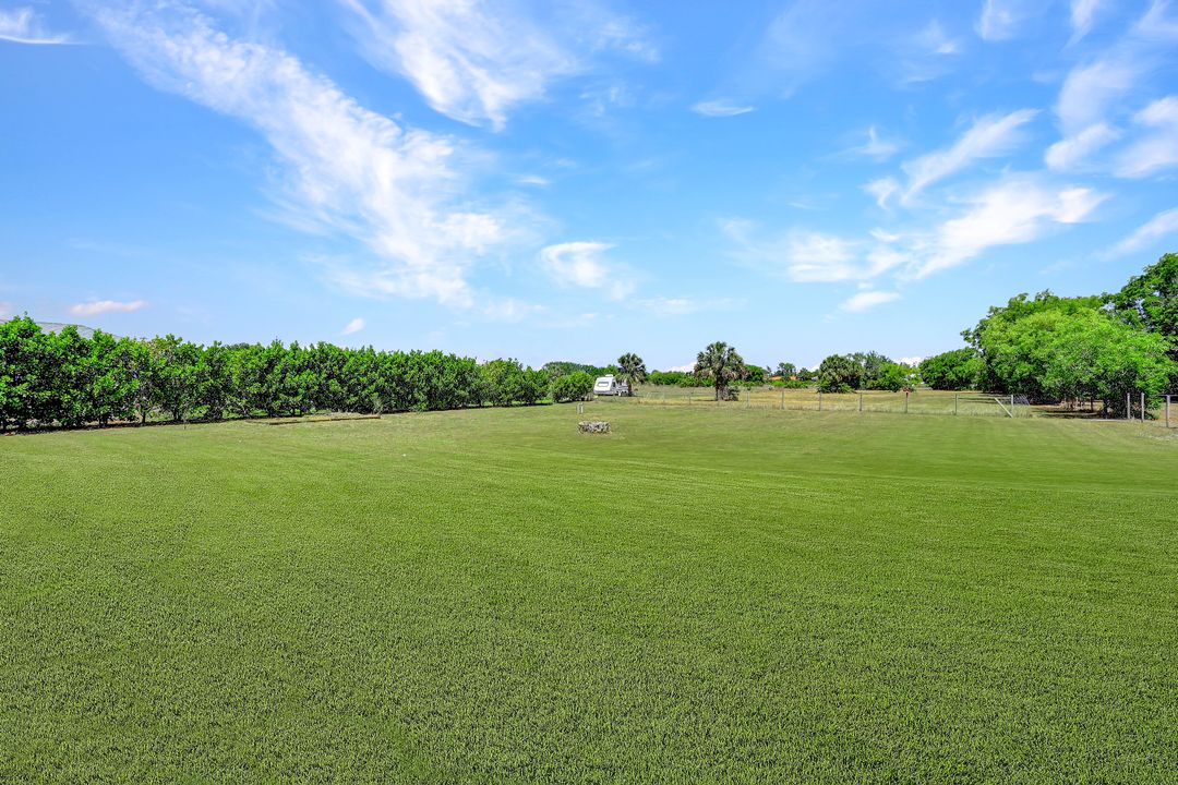 2525 39th Ave NE, Naples, FL 34120