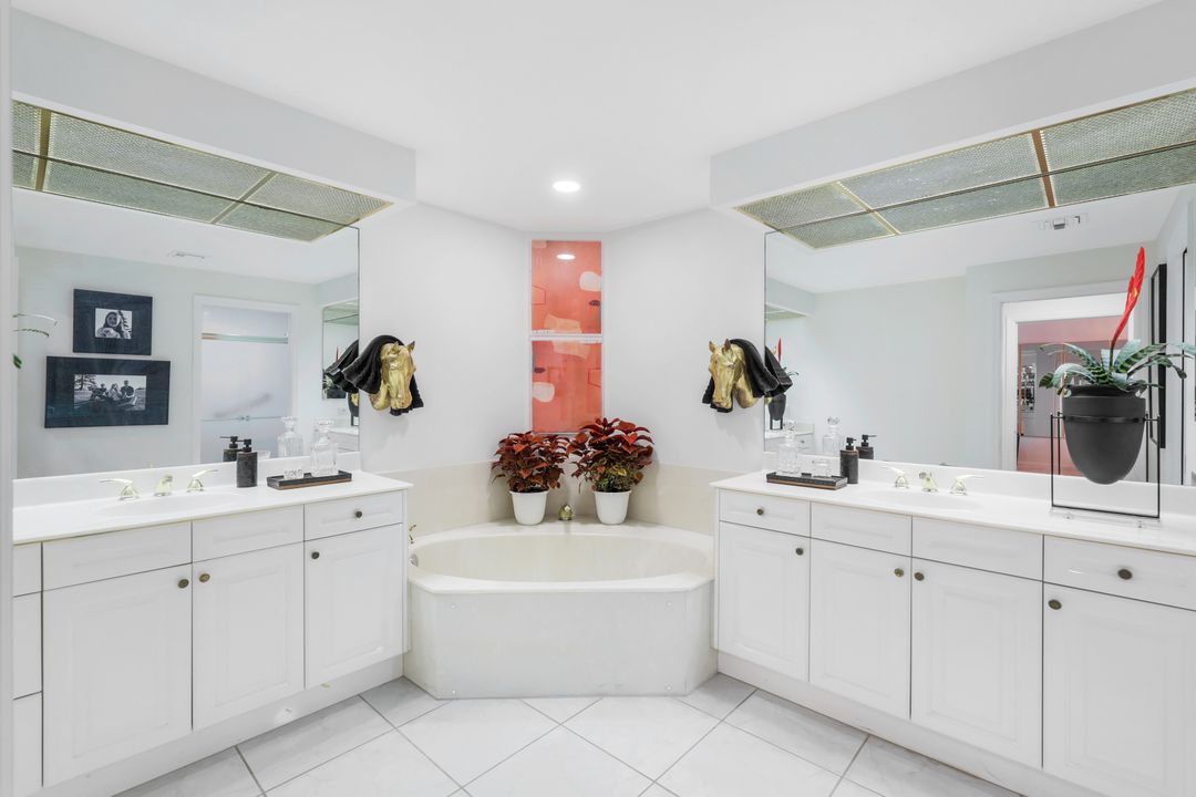 9790 Gulf Shore Dr #505, Naples, FL 34108