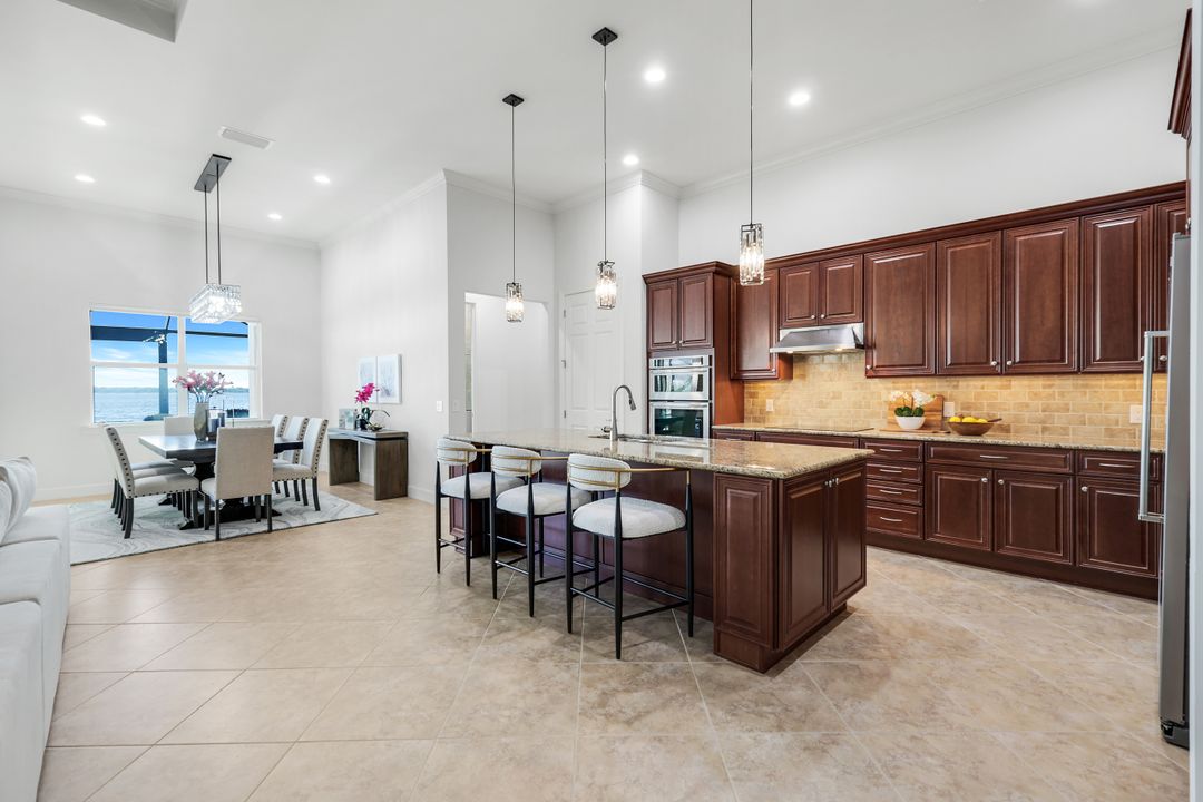 9305 Quarry Dr, Naples, FL 34120