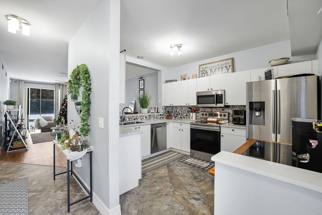 610 Luisa Ct #802-1, Naples, FL 34104