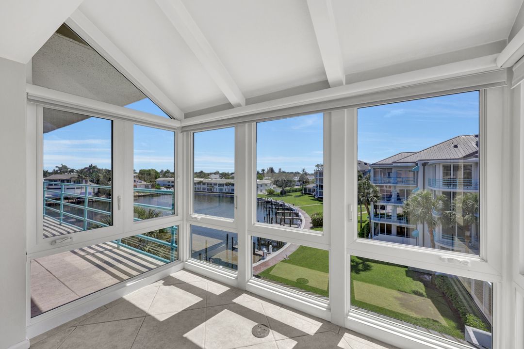 255 Park Shore Dr #341, Naples, FL 34103