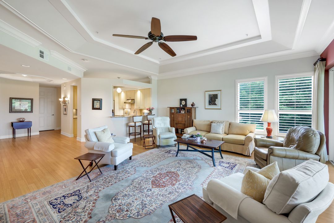 1895 Les Chateaux Blvd #302, Naples, FL 34109