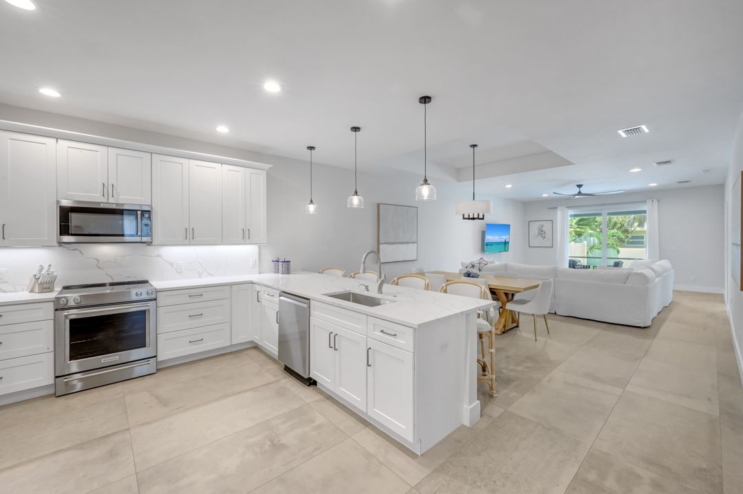 605 107th Ave N, Naples, FL 34108