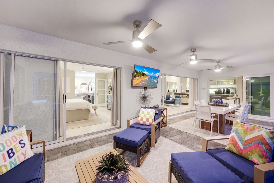 661 97th Ave N, Naples, FL 34108