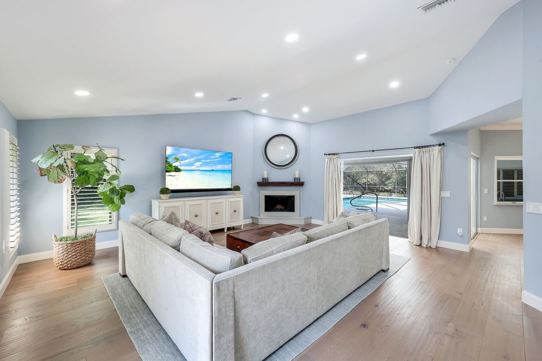 2209 Noble Ct, Naples, FL 34110