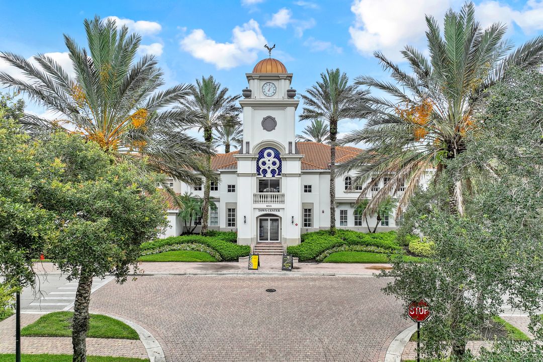 6214 Towncenter Cir, Naples, FL 34119