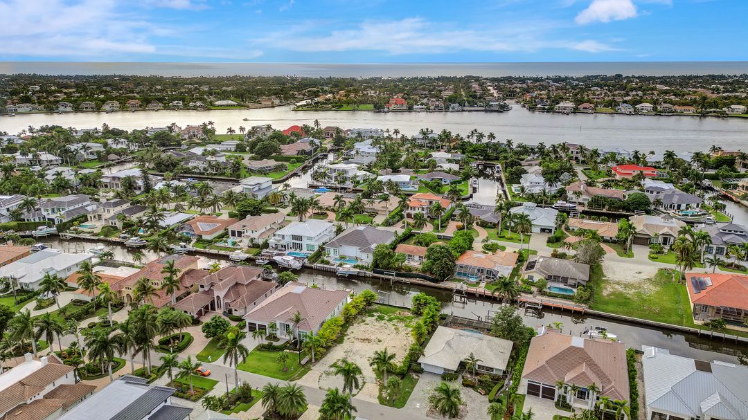 2180 Snook Dr, Naples, FL 34102