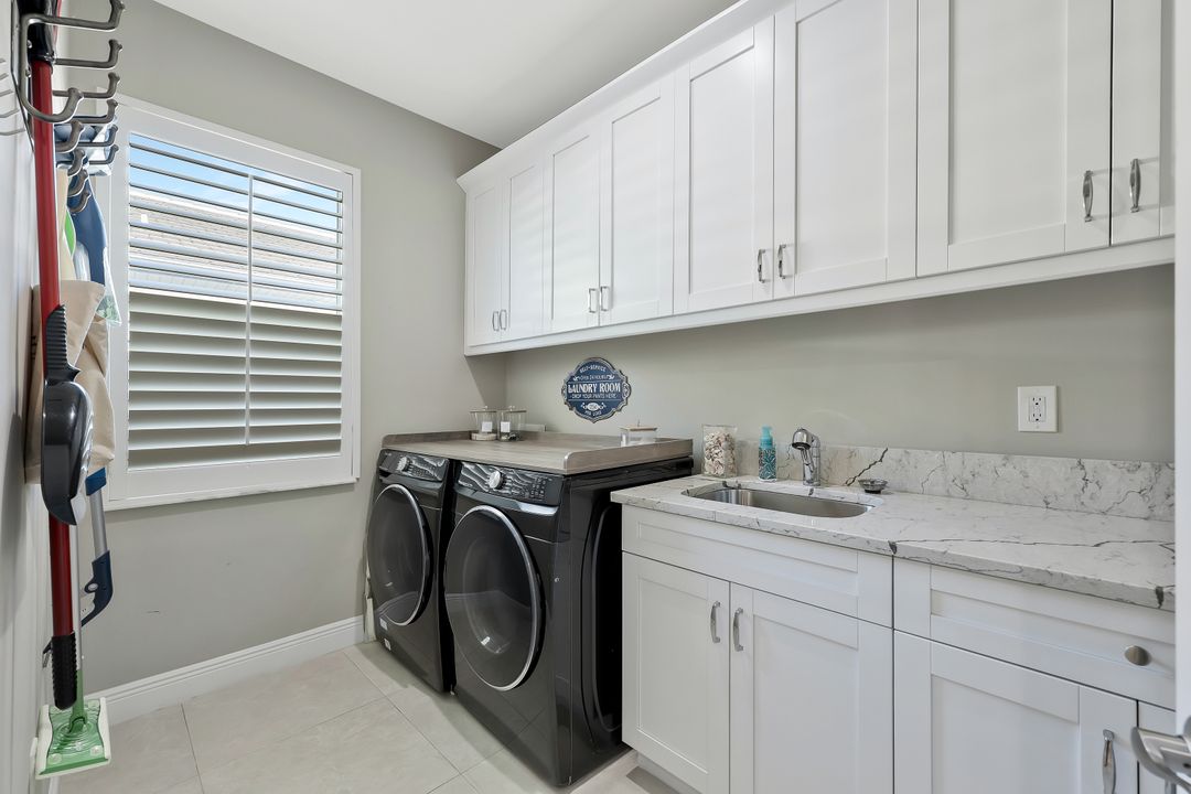 715 102nd Ave N, Naples, FL 34108