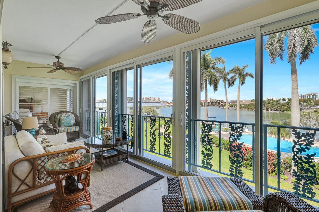 383 Harbour Dr #304, Naples, FL 34103
