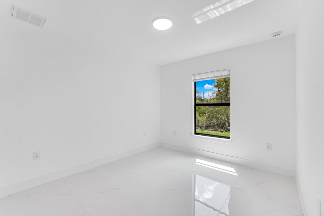 1207 Desoto Ave, Lehigh Acres, FL 33972