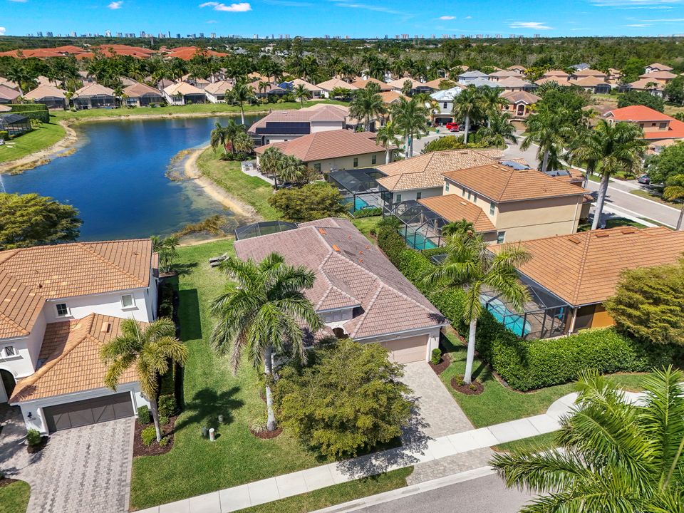 1685 Serrano Cir, Naples, FL 34105