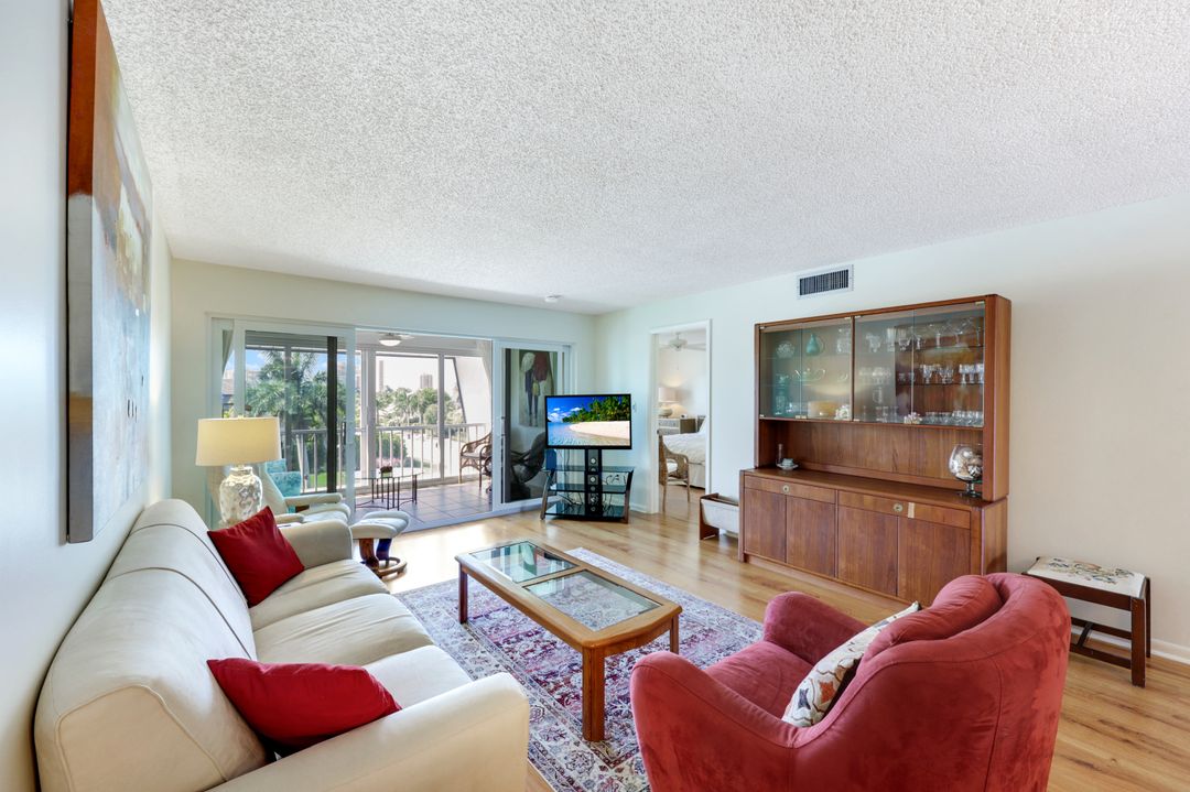 4200 Belair Ln #302, Naples, FL 34103