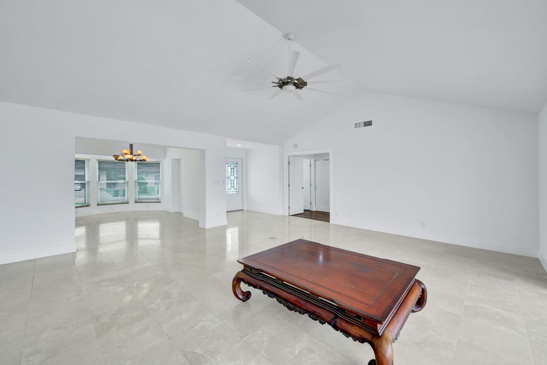 396 Conners Ave, Naples, FL 34108