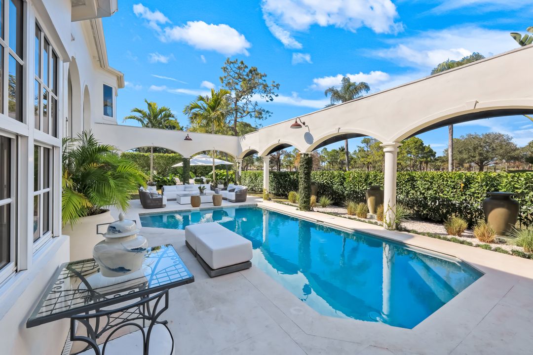 180 Edgemere Way S, Naples, FL 34105