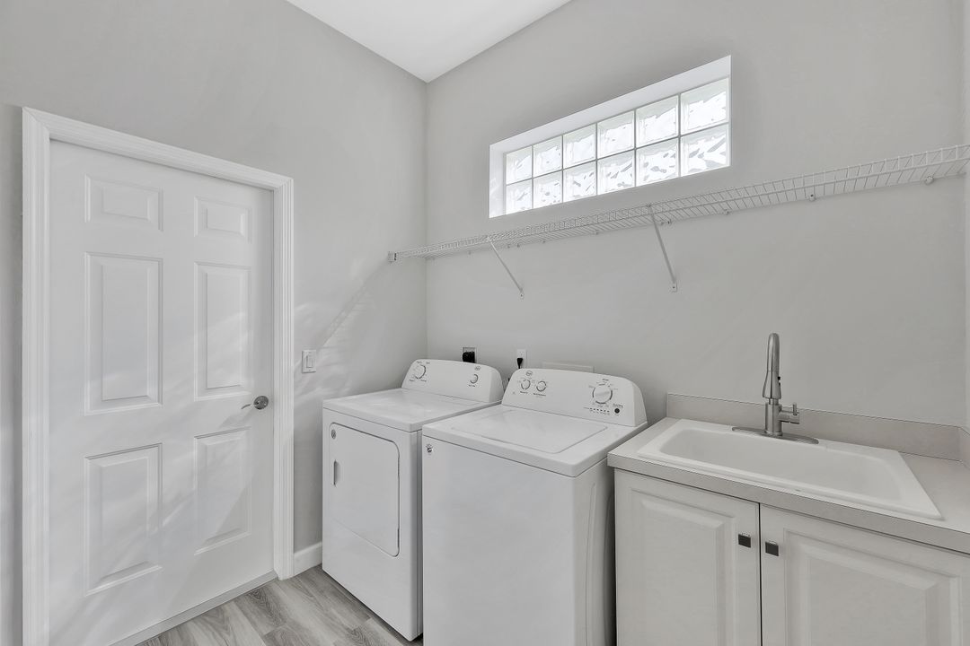 3376 Sandpiper Way, Naples, FL 34109