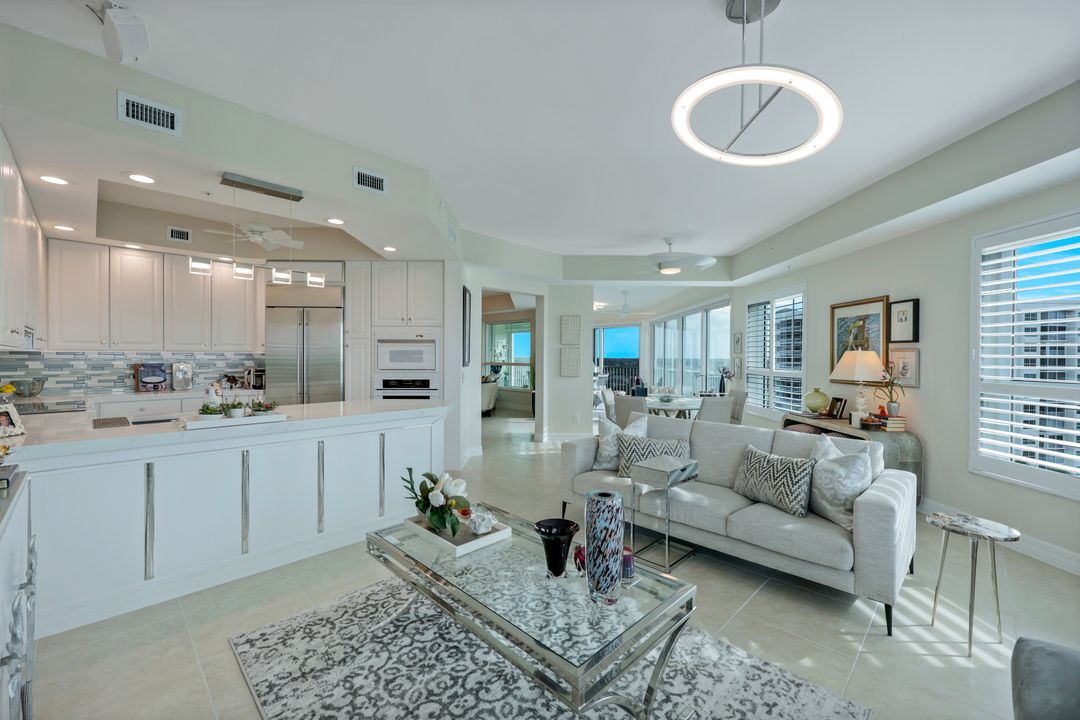 295 Grande Way #801, Naples, FL 34110