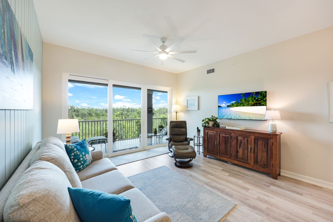 164 Indies Dr E #203, Naples, FL 34114