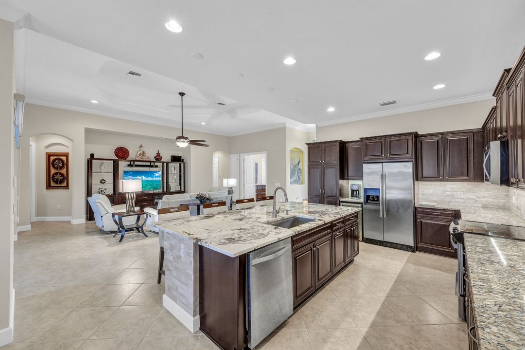 9111 Graphite Cir, Naples, FL 34120